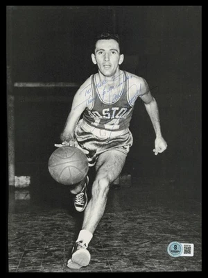 Página de revista firmada por Bob Cousy 8x11 Boston Celtics "A Mike" Beckett #BS36739 Foto 1 de 3