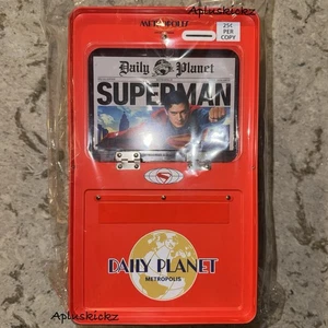 AMC 2025 Superman Daily Planet Scatola Giornale Popcorn Secchio NUOVO CONFEZIONATO IN BOLLE! - Foto 1 di 8