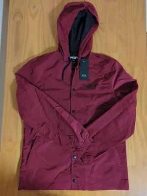 Chaqueta Oakley Maroon Coach - Chaqueta de lluvia mediana M nueva con etiquetas precio de venta sugerido por el fabricante 110 USD Foto 1 de 3