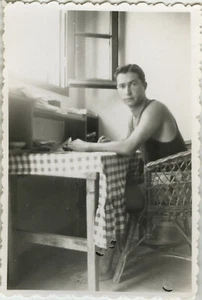 ALTES FOTO - VINTAGE SNAPSHOT - MANN SCHREIBTISCH LESEN - MAN DESK READING - Bild 1 von 1