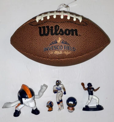 Lote de mini figuras de fútbol americano Invesco Field at Mile High de los Denver Broncos más Foto 1 de 4
