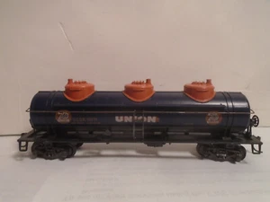 HO SCALE UNION 3 DOME TANK CAR WITH METAL SPRUNG TRUCKS + KADEE COUPLERS - Picture 1 of 5