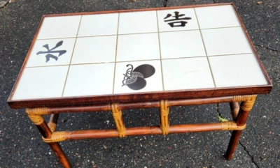 Mesa de centro Ficks Reed Far Horizons con tapa de azulejo John Wisner campaña de ratán BONITA Foto 1 de 4