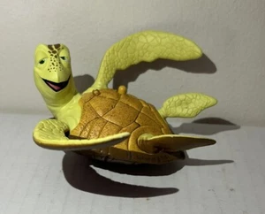 Hallmark 2020 Disney Pixar Buscando a Nemo Dory CRUSH Tortuga Ornamento Mágico Sin Caja - Imagen 1 de 6