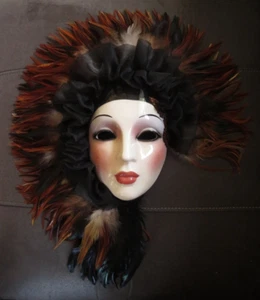 Maschera da parete in ceramica Clay Art con piume, RARA edizione limitata - Foto 1 di 5