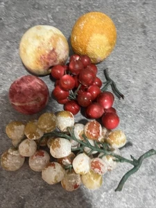 Frutta intagliata a mano pietra italiana vintage - ciliegie arancia uva prugna pesca - Foto 1 di 9