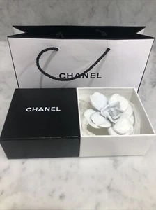 Auth CHANEL Haute Couture White Camellia Brooch with Chanel plate, boxed France - Picture 1 of 9