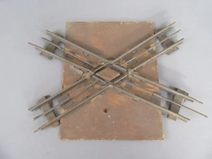 B941 Vintage Lionel USA Croisement Tôle sous Planche en Bois Zéro O - Foto 1 di 20