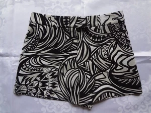 Women's Emilio Pucci Black/Ivory Psychedelic Print Mini Short in size 4 - Picture 1 of 8