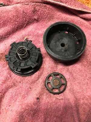 Homelite HBC28 String Trimmer UT-15096 HEAD SPOOL BASE AND RETAINER KNOB - Image 1 of 4