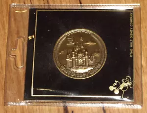 WALT DISNEY WORLD 1996 25 YEARS BRONZE COLLECTIBLE COIN - Picture 1 of 3