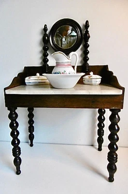 JOLIE PETITE TABLE DE TOILETTE POUPÉE ANCIENNE BOIS TOURNÉ NOIRCI/ACAJOU XIXème - Photo 1/4