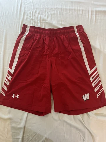 Wisconsin Badgers Under Armour Shorts Large Cover