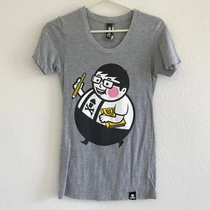 Johnny Cupcakes Damen Lecture Series Big Kid Grafik T-Shirt Tee grau Größe M - Bild 1 von 4