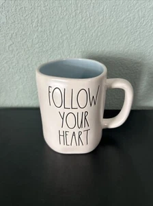 Rae Dunn FOLLOW YOUR HEART Heißgetränkbecher weiß/blau EUC Artisan Collection - Bild 1 von 7