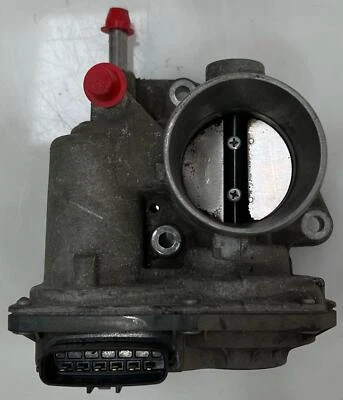 2012 - 2019 Toyota Prius C 1.5L conjunto de corpo do acelerador fabricante de equipamento original 2203047040 - Imagem 1 de 4