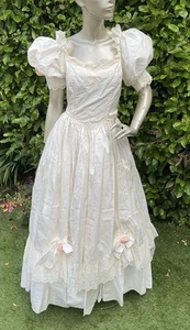Vintage 1980s Cream PURE Silk Lace Wedding Dress Frills Lace Roses PRINCESS - Picture 1 of 6