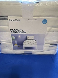 Room Essentials White Twin and XL Twin Satin Quilt! New In Package! - Picture 1 of 5
