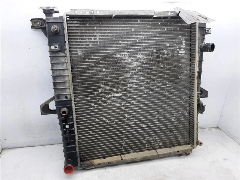 Radiador ID XL2H-8005-DA 01-03 MAZDA B-4000 XL2Z8005DA Foto 1 de 4