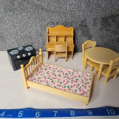 Calico Critters Sylvanian Family techo rojo casa de campo-cama-escritorio-mesa-silla-horno Foto 1 de 4