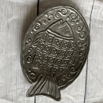 Vintage Fish Shaped Footed Cast Metal Silver Tone Tray Dish Trinket Container - Image 1 of 4
