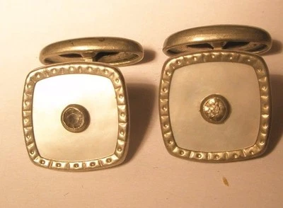 Gemelos eduardianos de calidad vintage con estrás de madreperla blancos  Foto 1 de 4