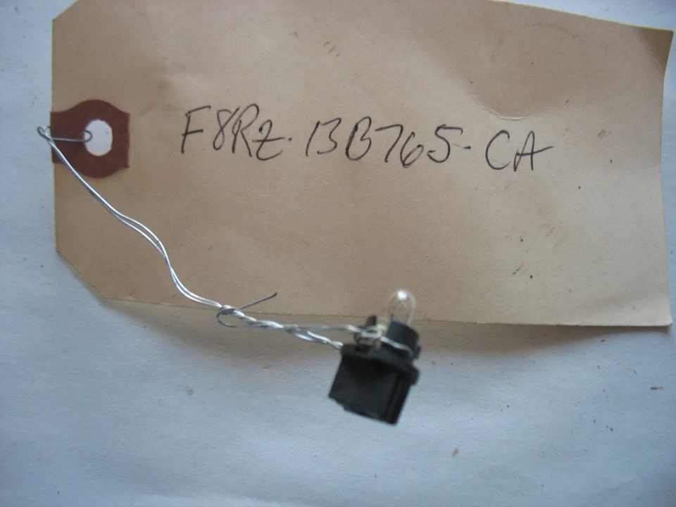 Лампа для центральной консоли Transit Connect 10-13 NOS FORD OEM F8RZ13B765CA кол-во 1 шт.  - Изображение 1 из 1