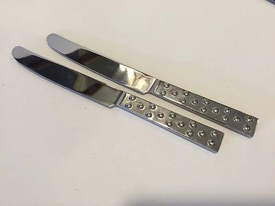 2 cuchillos de cena Libbey de acero inoxidable con patrón de puntos, hechos en Corea, 8 1/2" de largo Foto 1 de 3