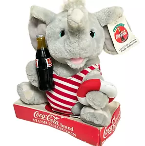 Peluche Coca Cola Collezione Elefante Play by Play Vintage NOS Con Etichette 1993 - Foto 1 di 11