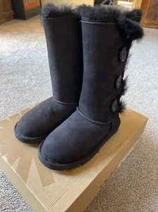 UGG Australia Stiefel Uggs K Bailey Button Triplet schwarz Größe 12 - Bild 1 von 7