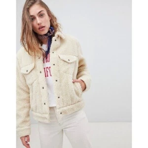 NWT $128 LEVIS Ex Boyfriend Teddy Sherpa Fur Trucker Jacket Women's SMALL S 4 6 - Picture 1 of 3