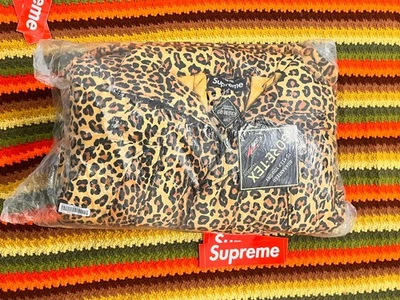 Parka Supreme x GORE-TEX 700-Fill Down, Leopardo, Mediana, TOTALMENTE NUEVA Foto 1 de 4