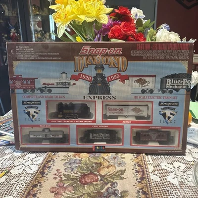 Snap-on Diamond Express HO Scale Electric Train Set - Image 1 of 4
