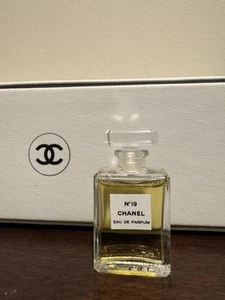 Chanel No. 5 Eau De Parfum Mini Eau De Parfum 0.12 oz / 4 ml New - Picture 1 of 2