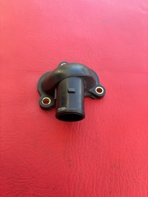 03 2003-2004 SUZUKI GSXR 1000 ВПУСК ВОДЯНОГО ОХЛАЖДЕНИЯ ДВИГАТЕЛЯ - Изображение 1 из 4