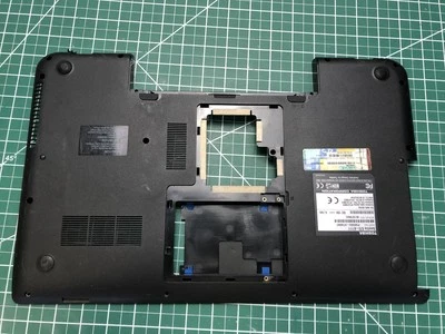 Toshiba Satellite S75-A Series 17.3" Base Base Funda Cubierta 3ABD5BA0I10 #mg322 Foto 1 de 3