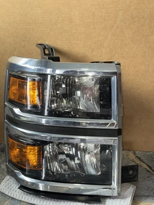 Faro derecho pasajero Chevrolet Silverado 1500 2014-2015 OEM  Foto 1 de 4