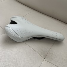 white bike saddle