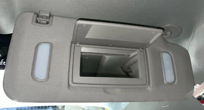 Viseira solar lateral direita para passageiros 2010 GMC Terrain fabricante de equipamento original cinza 2011-2017 - Imagem 1 de 3