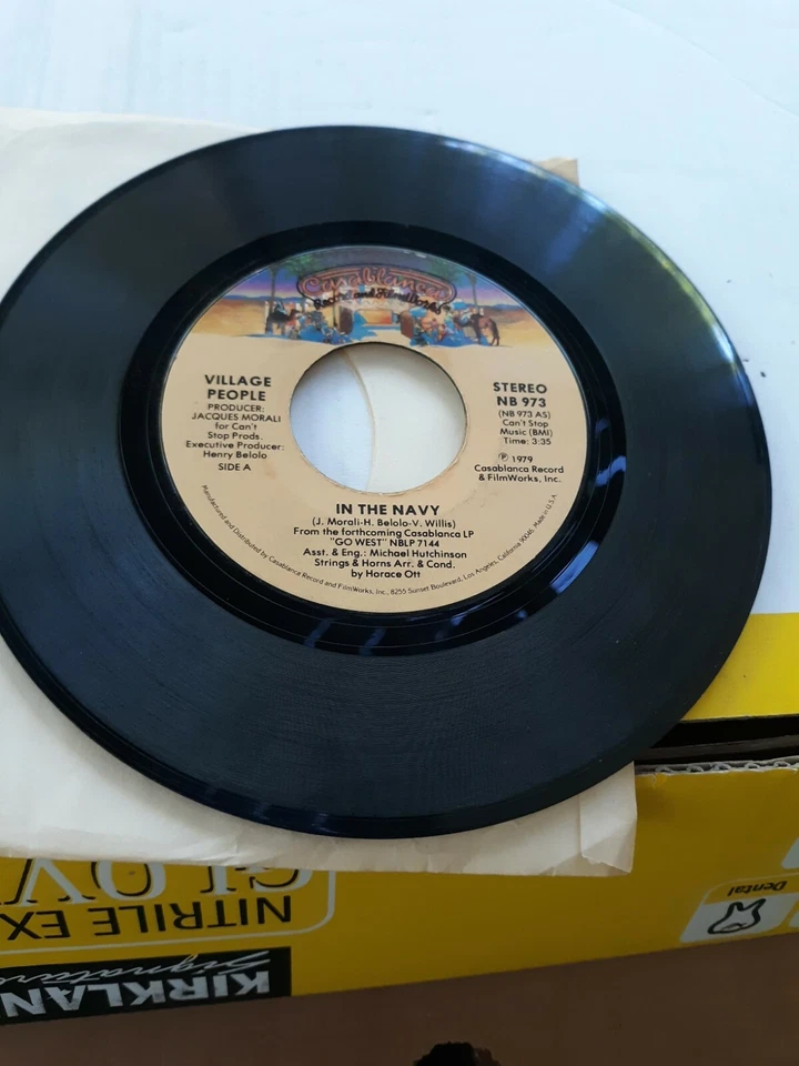 VILLAGE PEOPLE 45 - "IN THE NAVY / MANHATTAN WOMAN" -Casablanca NB 973  1979 Foto 1 de 1