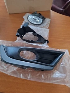 Faro antiniebla parachoques pasajero derecho con moldura Honda CR-V 2017-2018 - Imagen 1 de 3