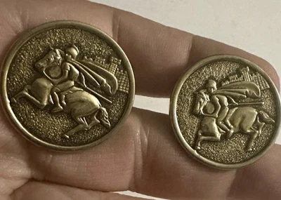 Gemelos vintage para hombre tono dorado caballero justa caballo guerrero romano Foto 1 de 4