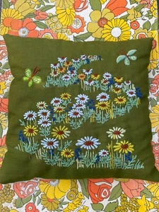 Vintage 70s Wind Song Daisy Flowers Butterfly Crewel Embroidery Throw Pillow 14" - Picture 1 of 6