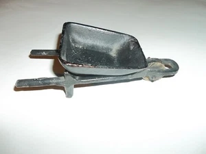 FIGURA NEGRA PEQUEÑA BARRIL RUEDA - Imagen 1 de 3