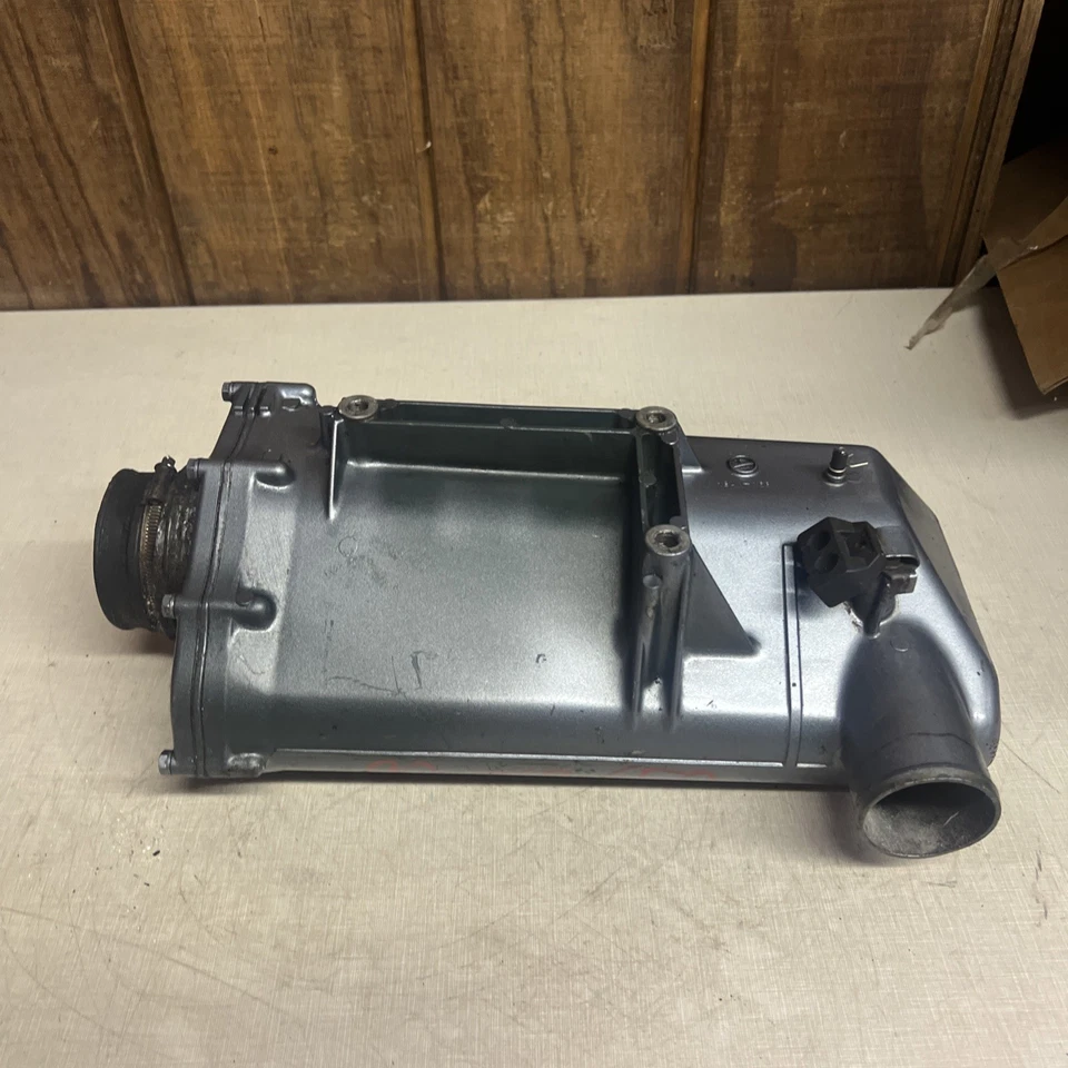 Yamaha Waverunner III 650 1990 OEM silenciador cámara escape Foto 1 de 4