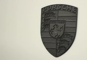 BONNET BADGE BLACK MATT 911 997 PANAMERA CAYMAN 996 BOXSTER CAYENNE - Picture 1 of 2