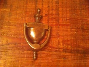 Llamador de puerta victoriano vintage de latón macizo - Imagen 1 de 5