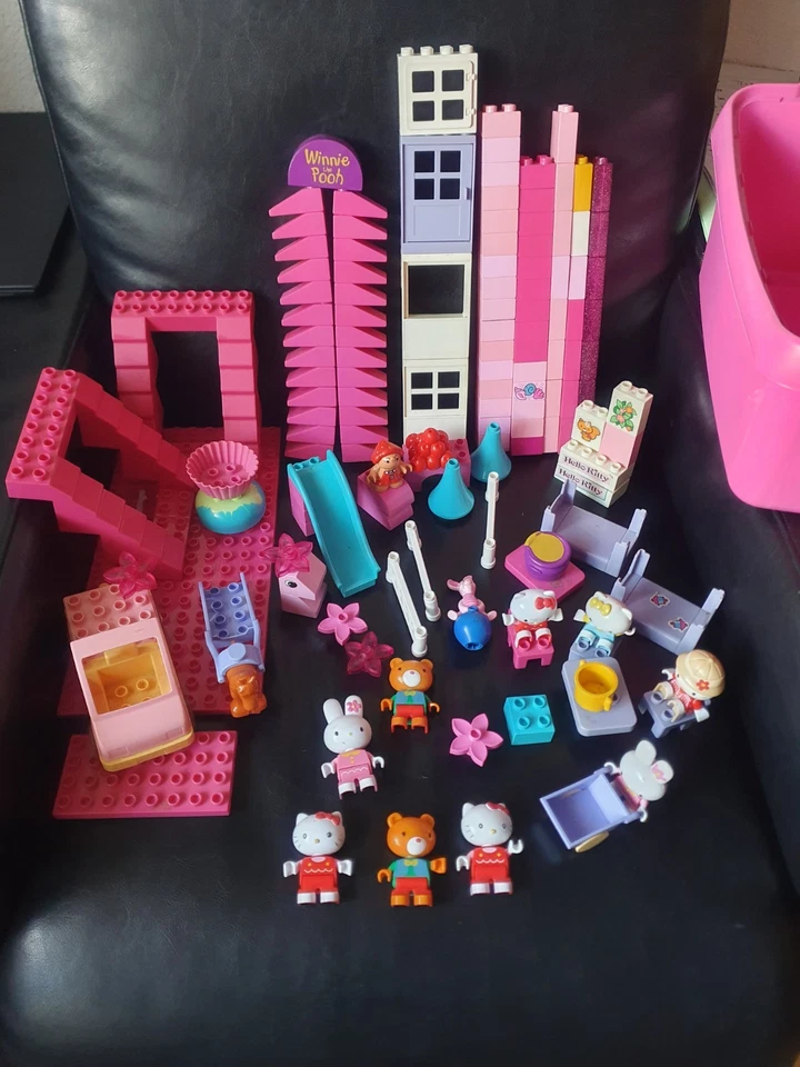 Lego Duplo Box 143 Teile Pink Hello Kitty Hase Bären Ferkel Konvolut Paket 25/11 - Bild 1 von 4