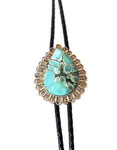 Wunderschöne natürliche türkisfarbene Bolokrawatte auf echtem Leder und türkisfarbenen Spitzen TB049 - Bild 1 von 2