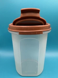 Vintage Tupperware #1606 Sheer With #1912 Brown Shaker Seal - - Picture 1 of 5